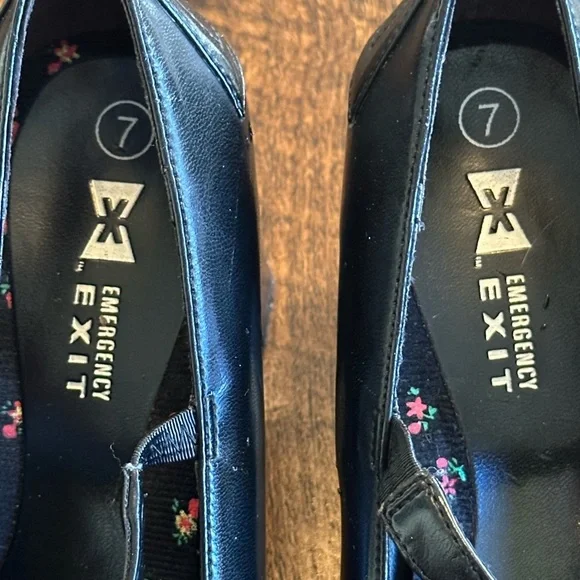 Emergency Exit | 90s Y2K Block Heel, Square Toe Mary Jane Shoes, Size 7 - Picture 4 of 10